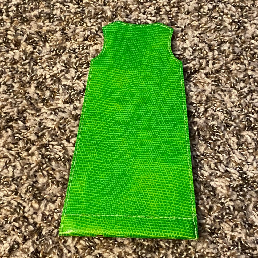 NEW Lilly Pulitzer Glasses Case Green Shift Shaped Sunglass/Eyeglass - Picture 2 of 4